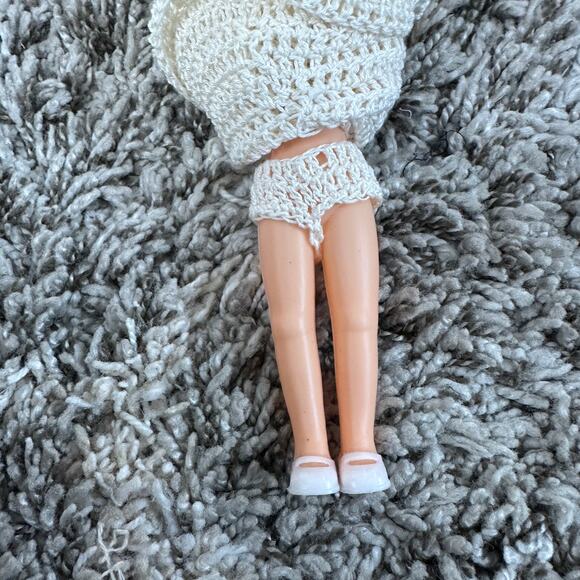 Vintage Plastic Bride Doll Crochet Dress Black Hair Eyes Open Shut - Picture 11 of 13